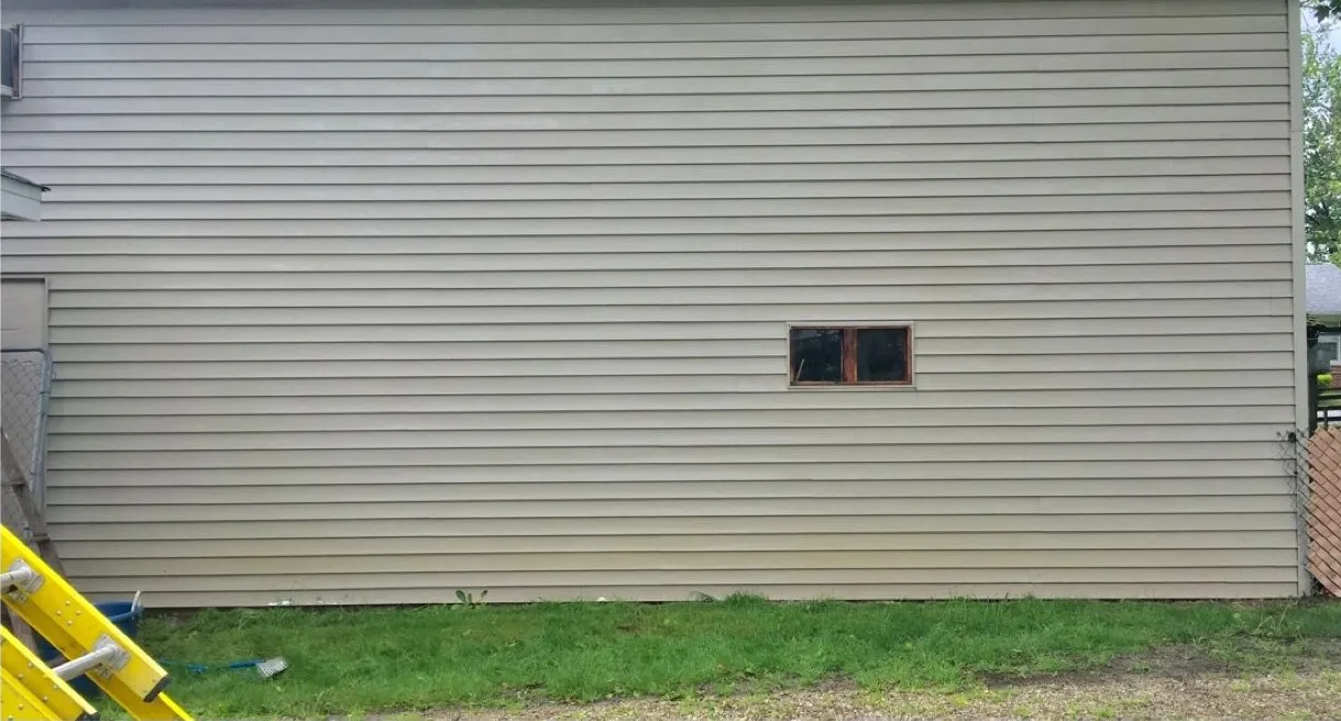 Tan vinyl siding after cleaning